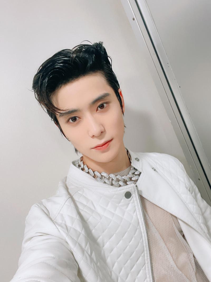 재현 본명 정윤오 생년월일 특징 엔시티 비주얼 멤버이며 메인보컬이다 멤버들이 고음위주로 부른다면 재현은 탄탄한 저음을 갖추고있다 본인도 저음을 열심히 연습했다고 한다 정우와
