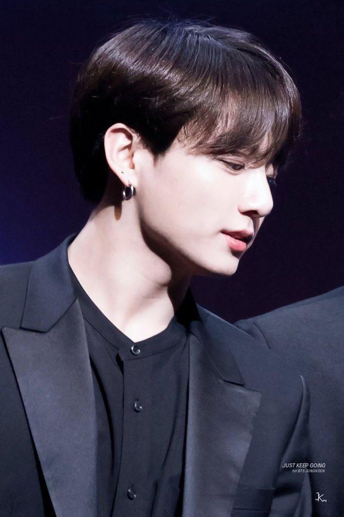 우리 막내 정국이도 예뻐 근육을 키우면서 몸이 귀엽지 않게 되어버렸지만 얼굴은 존예