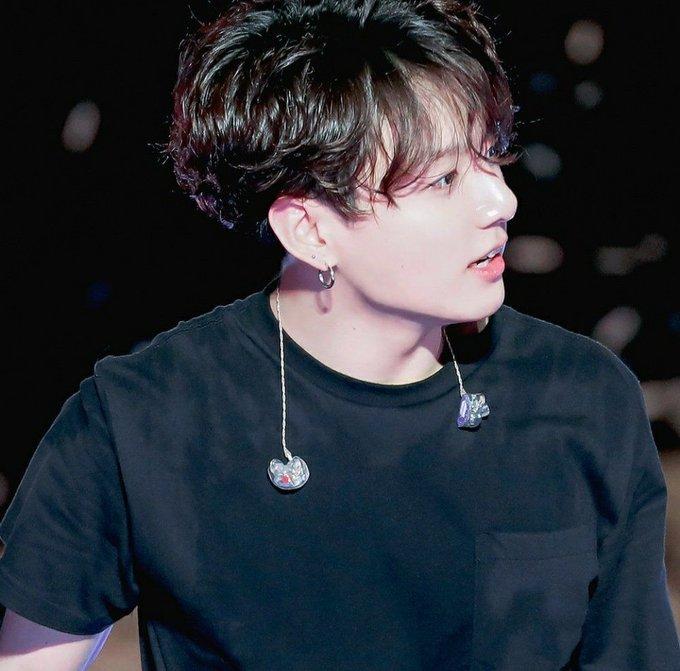 우리 막내 정국이도 예뻐 근육을 키우면서 몸이 귀엽지 않게 되어버렸지만 얼굴은 존예