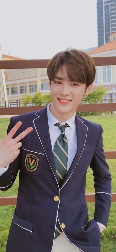 본명 치엔쿤 첸쿤 생년월일 특징 nct 데뷔해 이어서 데뷔한 wayv 리더이다 중국인이며 성격이 굉장히 순하고 착하며 내에서 군것질을 많이 하는 멤버로 몰린다 Wayv의 맏형이고