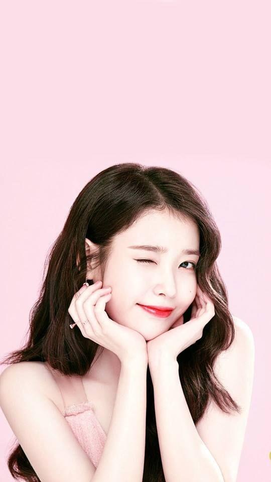 아이유는 진짜 어떤 분위기든 정말 소화해내는 같음