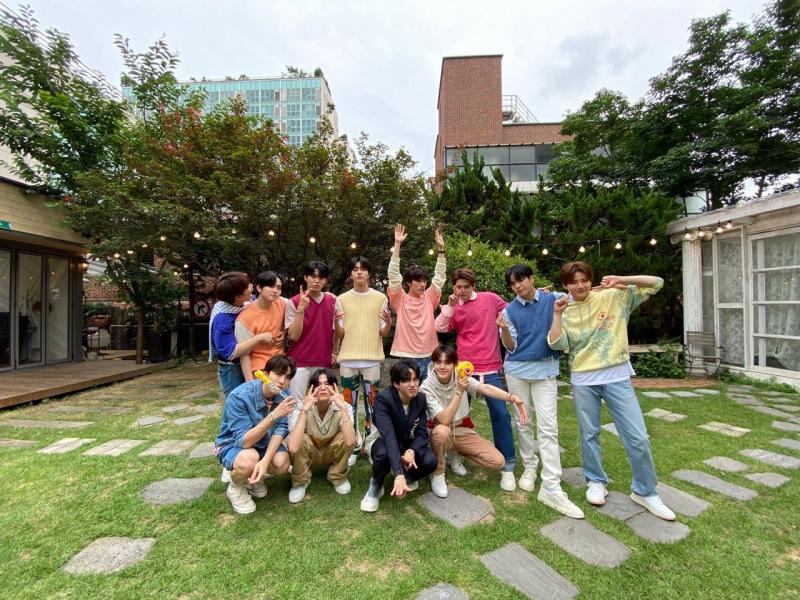 트레저 노래 잘하구 춤도 추고 작사작곡도 잘하고 랩도 잘하고 항상 팬을 생각하는 마음도 예쁜 트레저를 영업합니다
