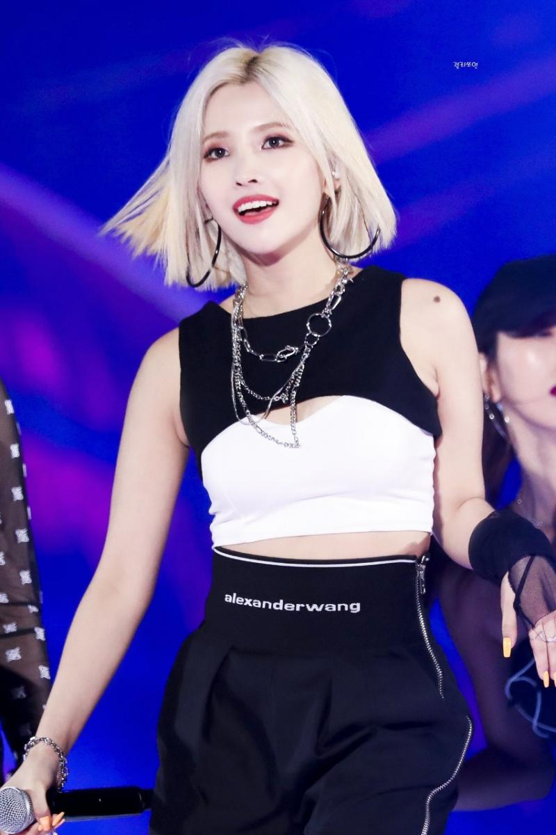 인형이다 받고 순서대로 나고은 전소연 아이유 넘많나 근데 외모도 성격도 능력치도 내취향이라