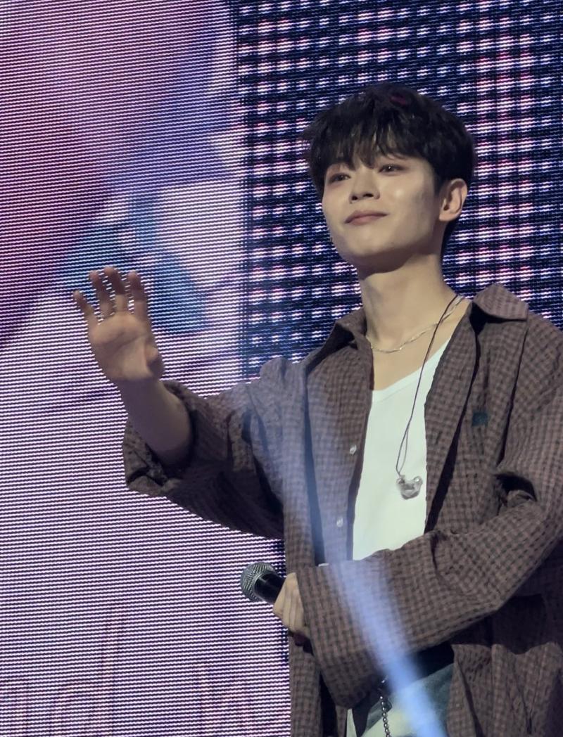 정말 잘생김강하띠 바이올리니스트인게 정말로 치임 정말로 클래식도 아니고 밴드에서 몇번이나 터져서 꿀타래 무한생성하시는 청춘과다 바이올리니스트이신게