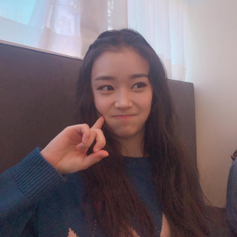 헤일리 스타인펠드 올리비아 스콧 웰치 왼쪽 배수민