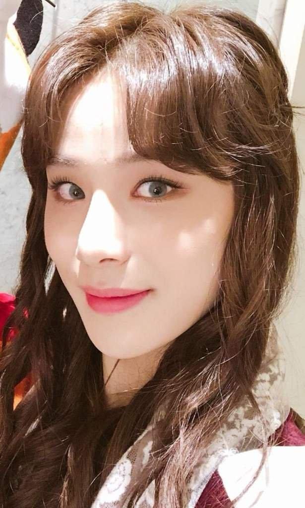 나는 엔시티 정우랑 윈윈 정우고 마지막이 윈윈이야 윈윈도 여장한 사진이 있긴한데 갯수 제한을 넘어버리넵 누구지 누굴까 너무 궁금해 기억나는 없을까 얘기해준 정보로 찾고 있긴 한데