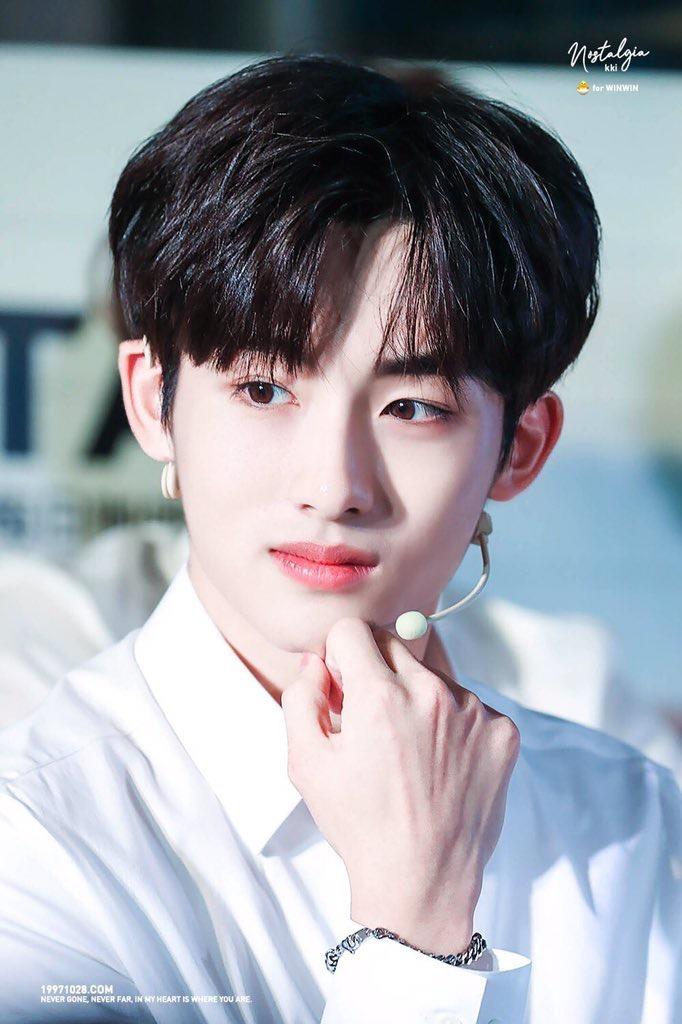 나는 엔시티 정우랑 윈윈 정우고 마지막이 윈윈이야 윈윈도 여장한 사진이 있긴한데 갯수 제한을 넘어버리넵 누구지 누굴까 너무 궁금해 기억나는 없을까 얘기해준 정보로 찾고 있긴 한데