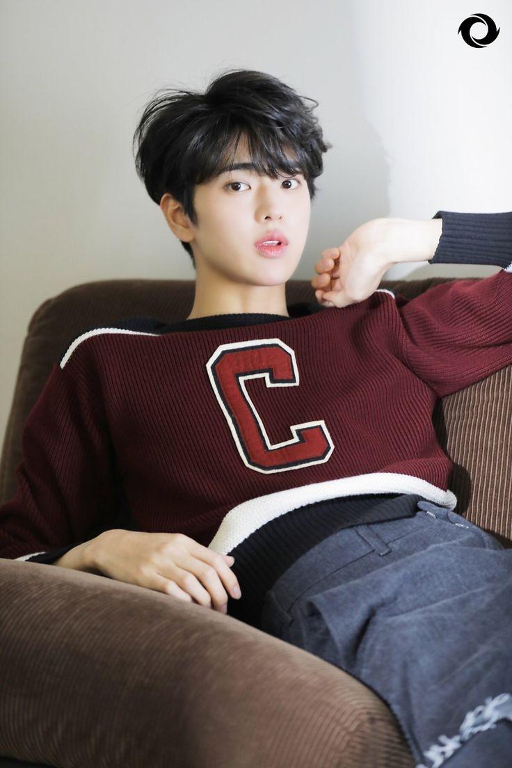 템페스트 사실 크래비티 팬콘 형섭 님이랑 태래 봣음 피지컬 좋으시더라 진짜 누가봐도 일반인의 피지컬이 아닌 분들이 시큐 따라서 들어오시길래 찾아봣더니 템페스트 분들이시더라구 여기