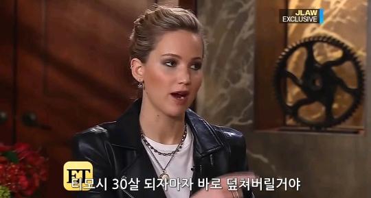 마고 로비 표정 거의 티모시 사진 표정 두번째에 모모아까지 저러고 있는게 너무 사랑스럽고 귀여워 활기찬 사람들 제니퍼 로렌스 찢었다