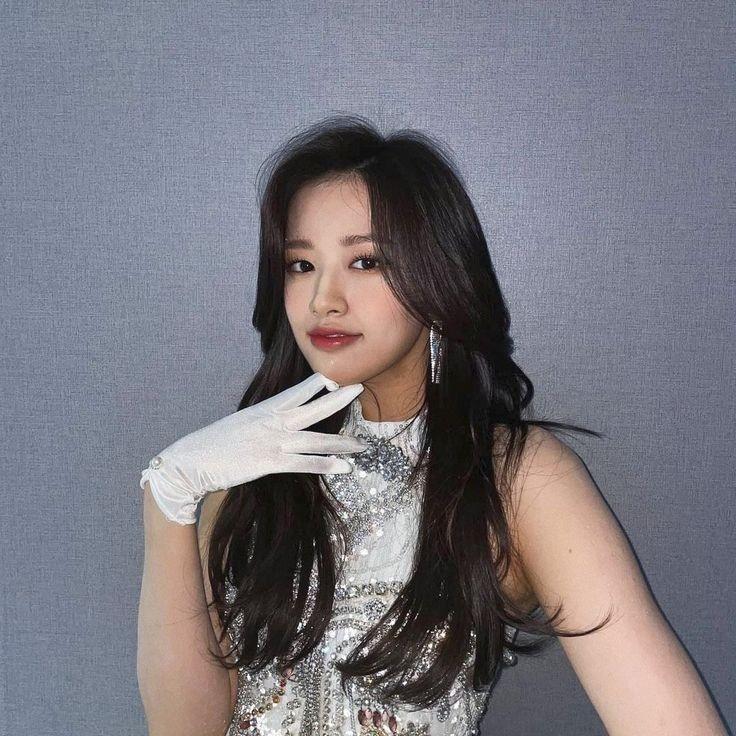 아니 미안 잡덕인데 집착이 심한 잡덕이야 넘어갈게 일단 잘생쁨하면 빠질 없는 안유진 시퀀스 직캠 봐주세요 제발