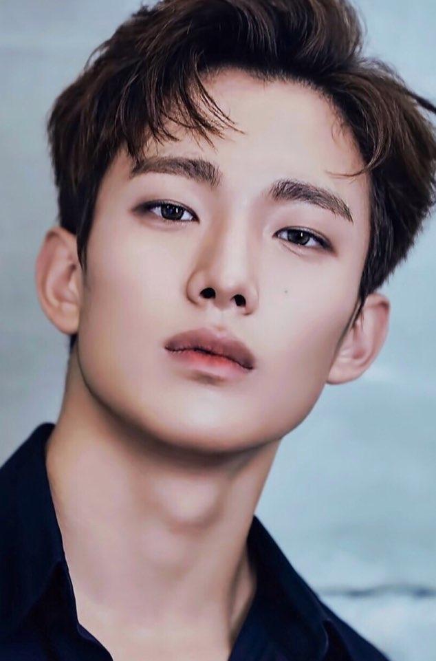 이거 암만 봐도 도겸이를 위한 스레야 우리 도겸이 콧날 베일 같이 생김 등산 가도 같아 완전 미남 콧대