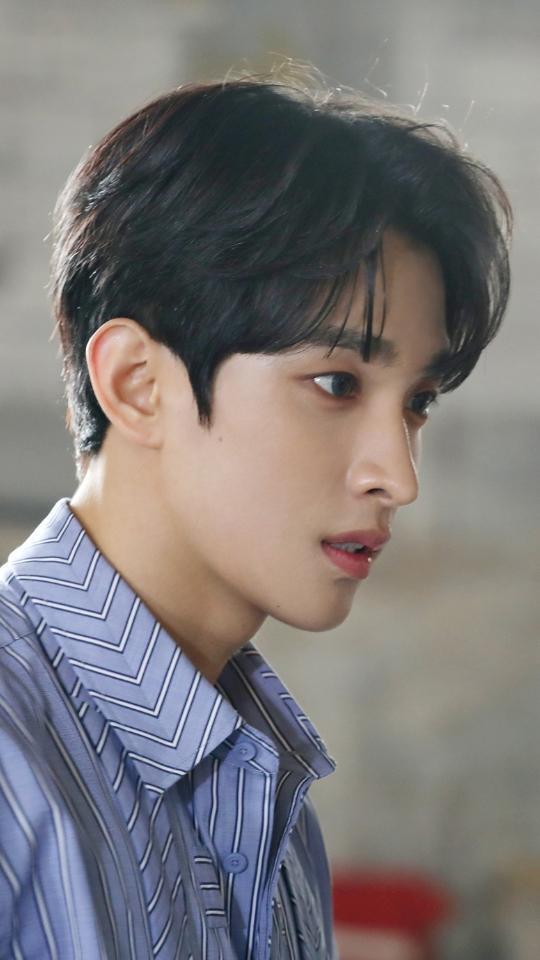 이거 암만 봐도 도겸이를 위한 스레야 우리 도겸이 콧날 베일 같이 생김 등산 가도 같아 완전 미남 콧대