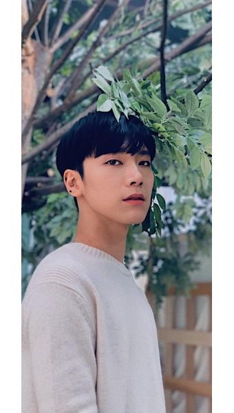 본명 치타폰 리차이야폰쿨 이영흠 생년월일 특징 nct 데뷔하여 wayv의 멤버가 되었다 태국인이지만 한국어 영어 중국어에 능통하며 일본어도 공부하는 언어 분야에서 굉장한 두각을