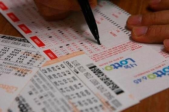 글로만 설명하니 어렵네 사진 가져왔어 저기 컴싸로 마킹하는것 처럼 마킹해서 건네주면 드라마나 영화에서 자주 나오는 종이를 종이 하나에 최대 응모할 있어 한번 응모하는데 천원이니깐
