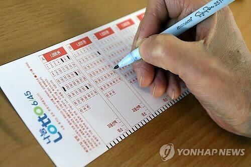 보다 알기 쉬운 사진 찾았다 첫번째 사진처럼 마킹하면 두번째 사진처럼 복권을 주실거야