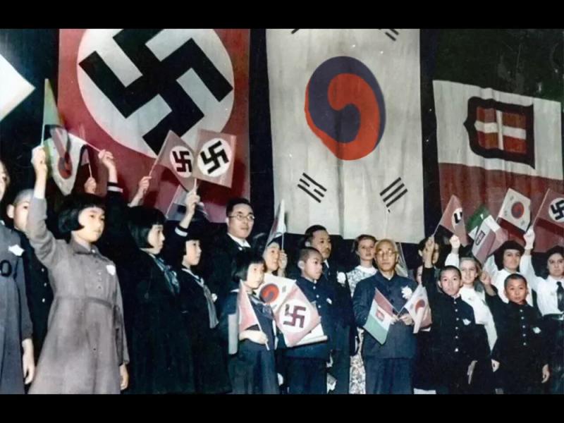 나의 집은 시골에 있는 외곽입니다 그리고 지하실이 있습니다 지하실이 있는데 거기에는 우리 아빠가 사진을 보관하는 장소가 있었죠 우리 아빠는 근데 사진방을 들어가지 못하게 했습니다