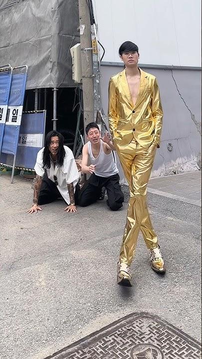 한판만 한판만 사목은 아버지의 절규에도 가차없이 뒤를 돌아 가버렸다 왜냐면 나보다 오목을 못두는 자의 말은 듣지 않기 때문이다 그게 만약 부모님 일지라도 사목은 가방을 싸고
