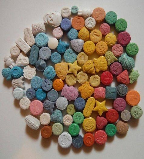 섭취 행위니까 약물류도 포함되지 그럼 아무 종류의 마약 미리 당부하는데 약쟁이 마약사범 들을 옹호하는 발언이 아니야 사진 엑스터시 ecstasy aka MDMA 라는거