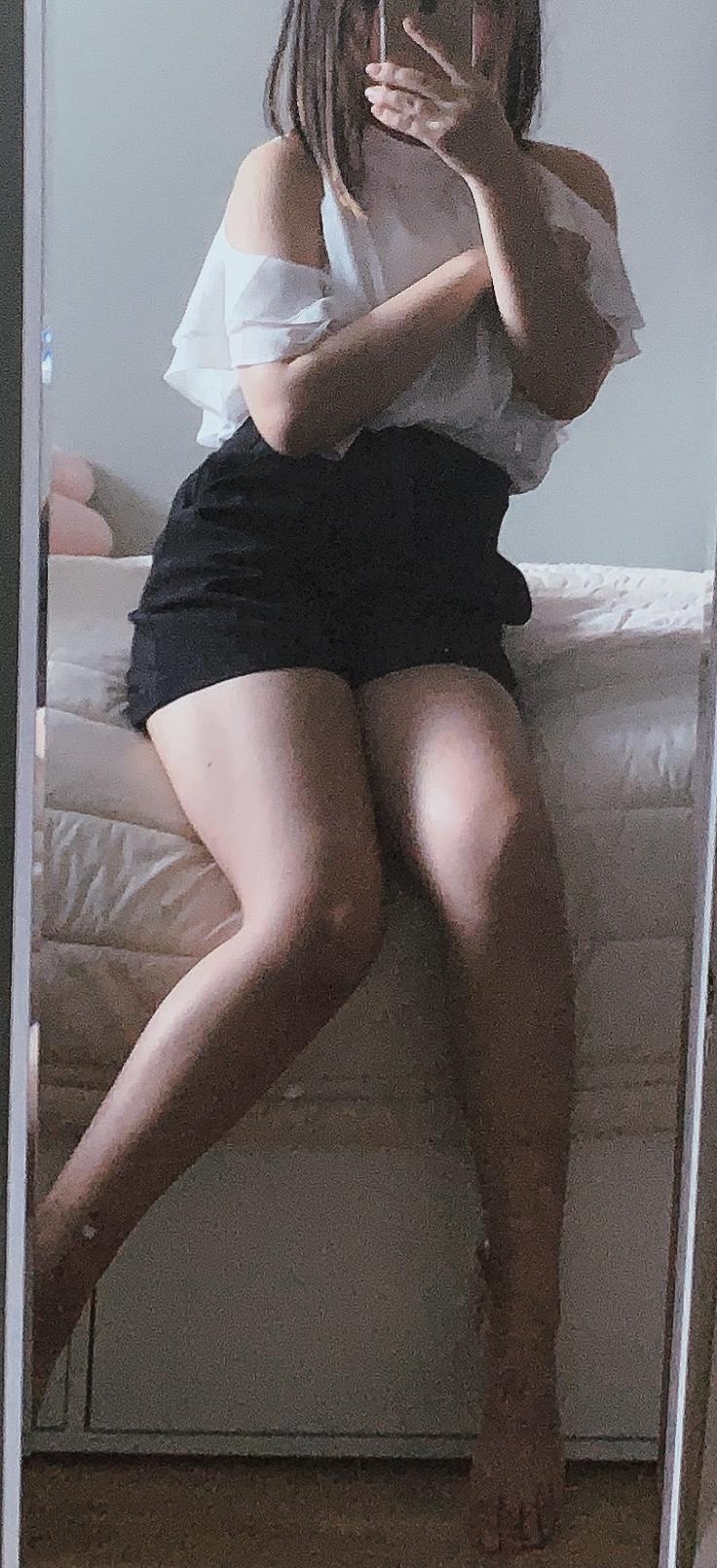 새로산 단정하지만 약간 섹시한 홀터넥 샀어 예뿜