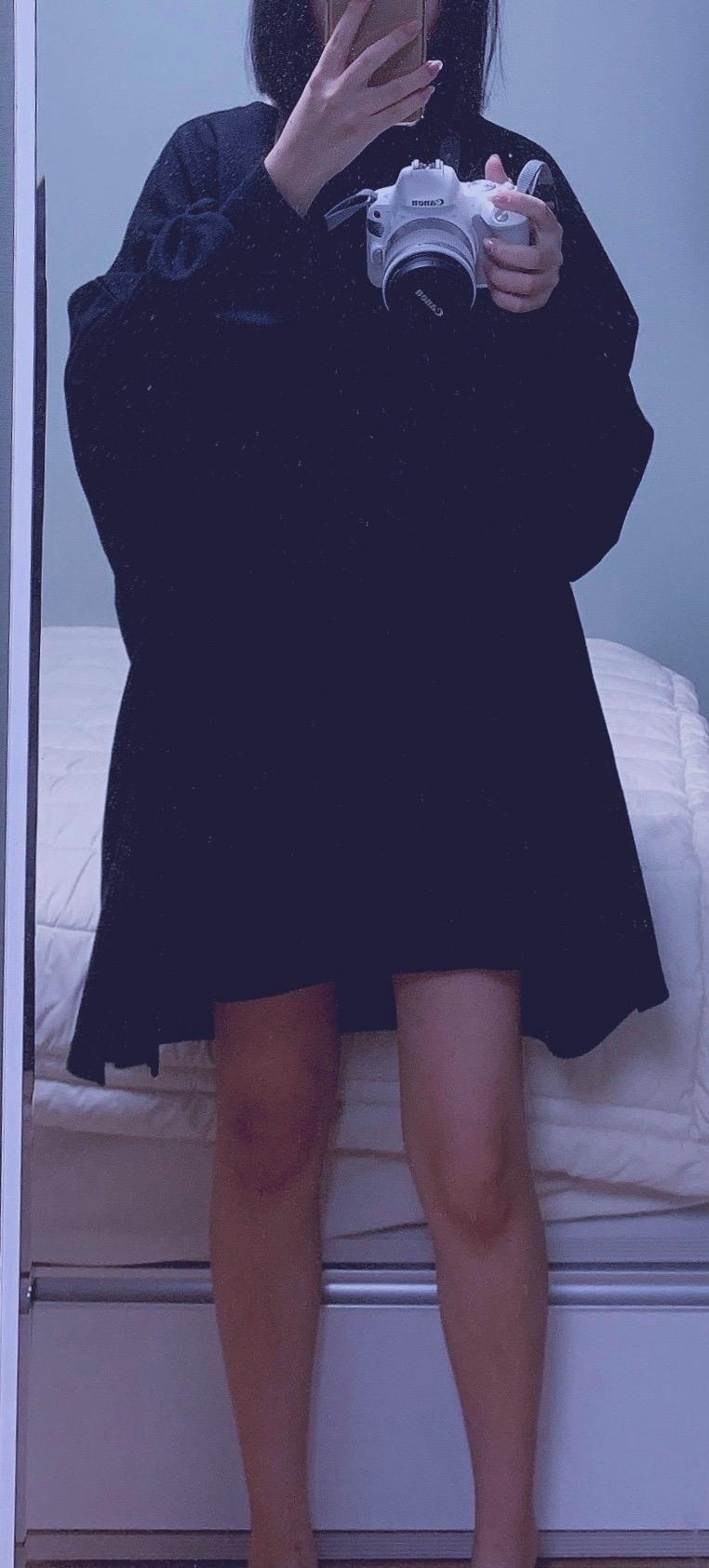 스레주는 놀러다닐 말고 평소에 어떤 옷을 입을까 이런 옷을 입어 무채색에 오버핏 깜장 멋부리는건 놀러나갈때 오늘은 도시의 야경을 찍으러 나가는 중이야