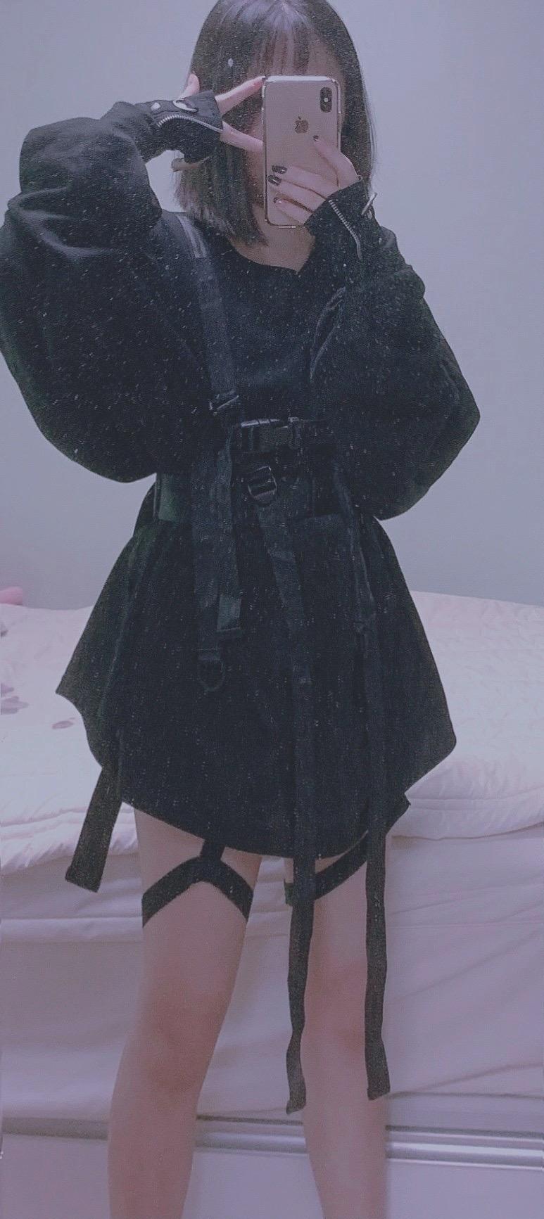 오랜만야 오늘의 데일리 패션 홍대룩 홍대 갑니당 혼자가서 조용히 살거사고 오는거여서 과하게 입어버렸어 헤헤