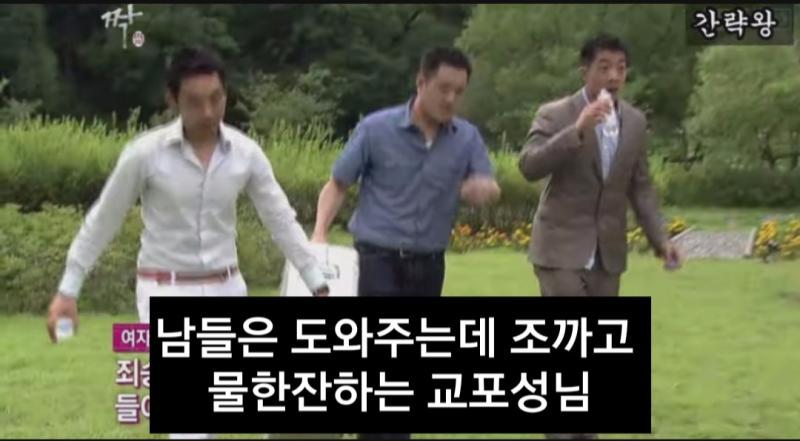 첫만남 여자가 가방들어달라는데 조까고 물한잔하고 식사준비하는데 조까고 한숨주무시는 성님