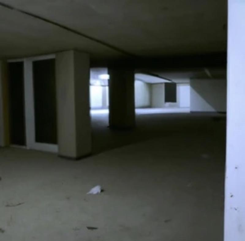 레벨 콘크리트 미로 Level Concrete Jungle 안전함 확인된 생명체 없음 레벨 백룸의 번째 레벨이다 설명 레벨 아스팔트 도로와 콘크리트 재질의 빌딩만이 존재하는