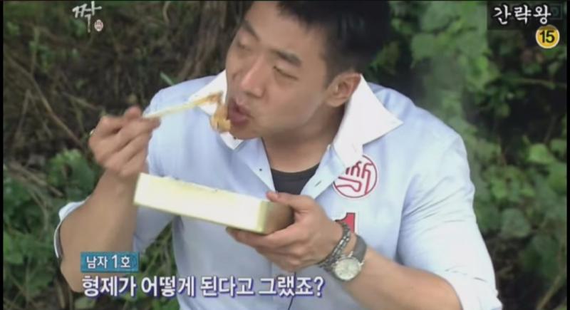밥쳐먹으면서 의례적인 형제여부 묻고 혼자 다쳐먹고 그만먹을까요