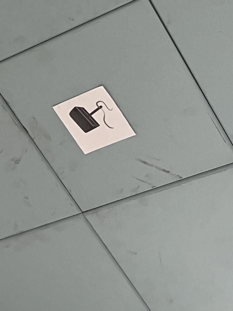 애들이 학교에서 갖고있을법한 카드도 있어 천장에