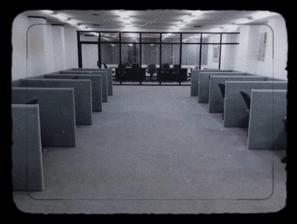 레벨 버려진 사무실 Level Abandoned Office 피를 담은 피부 거죽이 뜨거웠던 덕분에 나는 비로소 비가 차갑다는 사실을 있었다 속에 자리 잡은 뜨거운 열기가 두려움