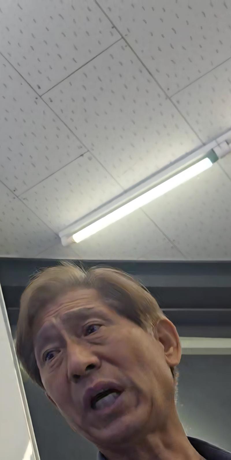 몸비틀어재끼는 꼬라지가 살아생전 대접한번 못받아보고 남은게 뒈진애미의 유전적인 간암초기증세랑 드러운 승질만 남아있더라 몸땡아리에 어차피 뒈질때된 늙은몸뚱이라 이런데 사진 올라가도
