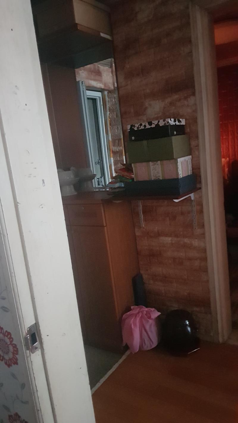 오른쪽 밑에 있는건 동자님꺼라하고 왼쪽 흰색은 옥수래 어르신들이 다시는건지 뭔지는 모르겠음