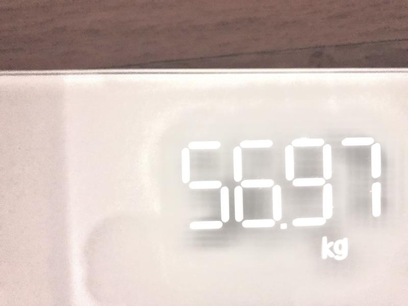 격일로 잰다고 했는데 오늘의 체중이 너무 기대되서 결국 체중계에 올라감