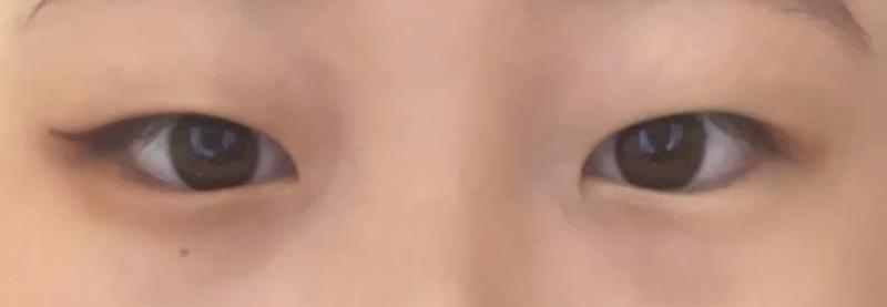 한거 한쪽만 지운거 양쪽다지운거 어떻게생각햐 마음에 들고 예뻐보이는데 동생이 나보고 화장 처음하는 사람같다면서 맞음 이상하다며 도와주라