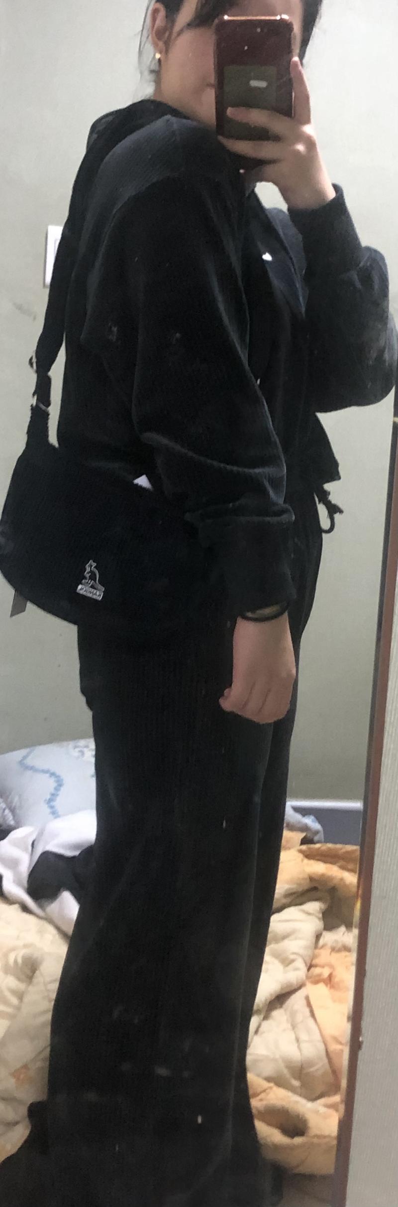 가방이랑 안어울리는거 같기도 하고