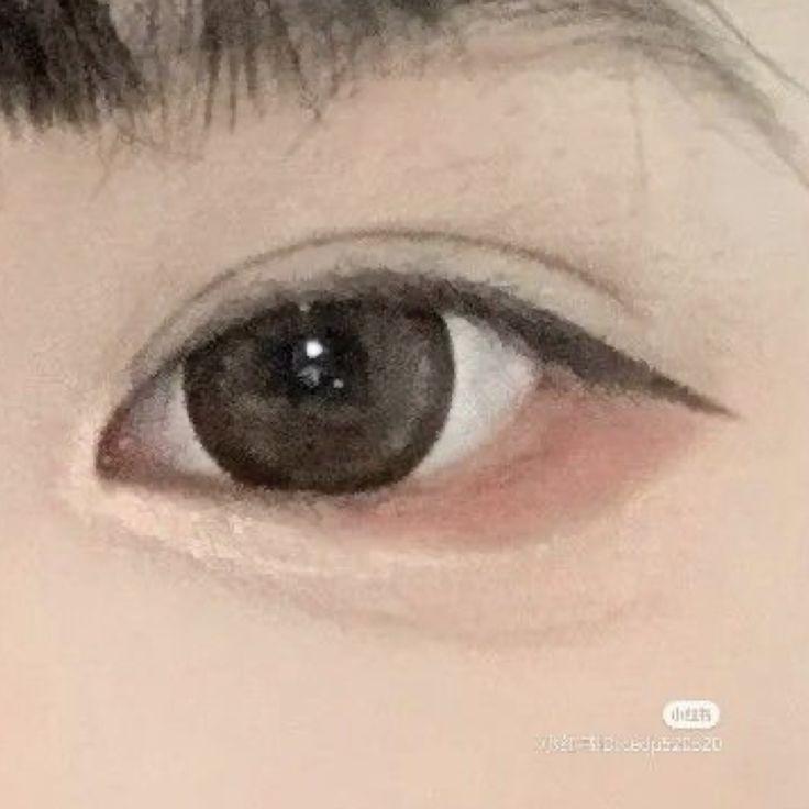 앞머리 뒷머리 높이 다르고 눈꼬리로 갈수록 경사진 꼬막눈이라고 들어서 가져와봤어