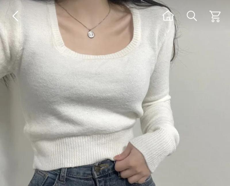 내가 목이 짧은 커버하려고 스퀘어넥을 사긴 했는데 엄마가 너무 파였다고 나시 입으라해서 담주 월요일에 제주도 가는데 그래 애들은 꽁꽁 싸매고 왔는데 나만 파이게 입고 같아서