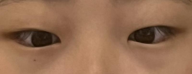 위에두장 화장한거 아래 맨눈