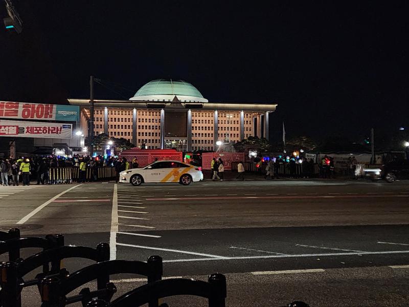우리의 불빛은 꺼지지 않을 거야 다들 몸컨디션 챙겨가면서 열심히 이어가기를 나는 이제 집으로 가야지