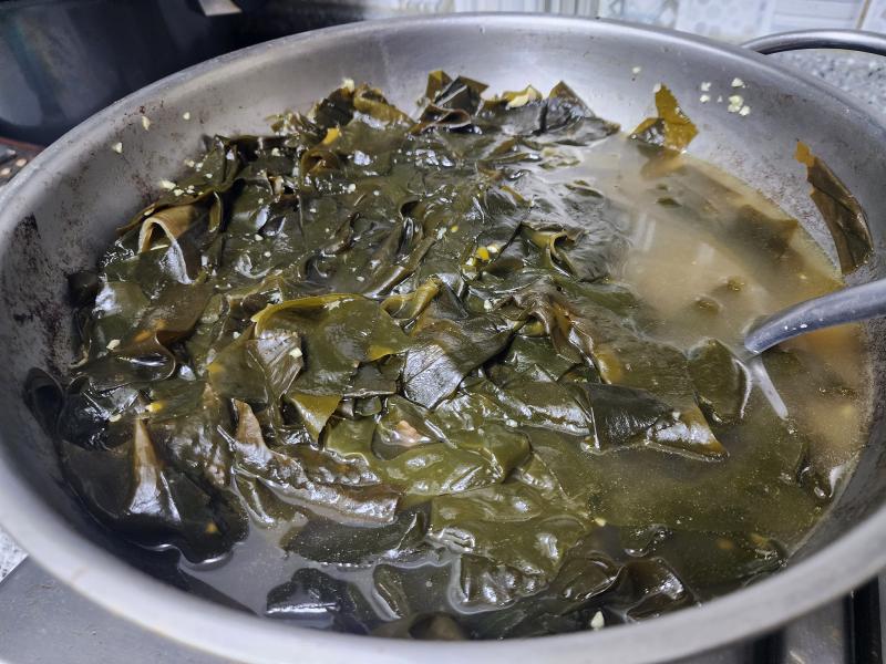 히히힣 맛있는 많이 먹었고 제육볶음도 먹었고 낮잠밤잠 실컷 잤고 행복해따 녹두전도 만들어 먹었는데 맛있더라
