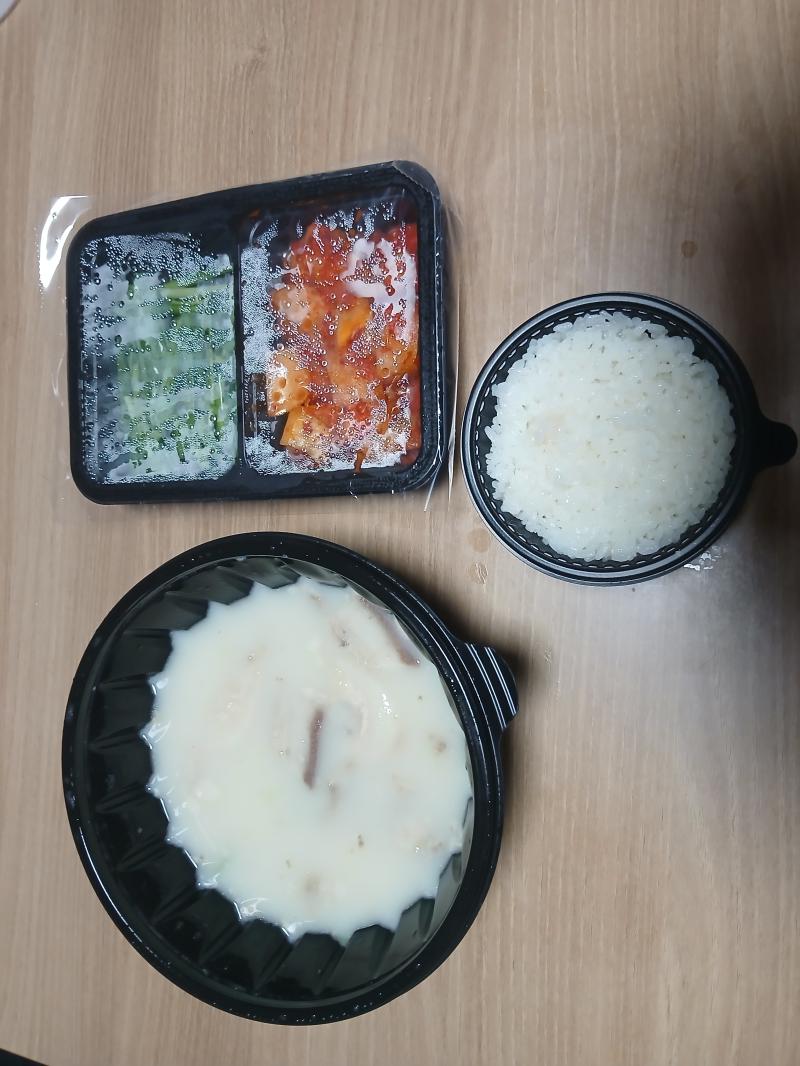 저녁식사 돼지국밥 한공기