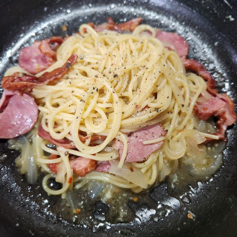 파스타면 오리훈제 양파 반개
