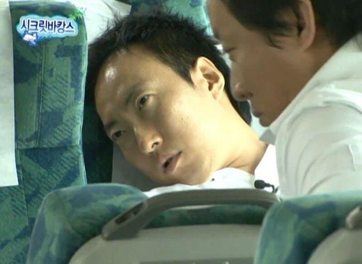 내내 번아웃이다 의욕이 없으니 쉽게 지치고 쉽게 지치니 이어가질 않는다 인간관계든 공부든 그래서 돌아보니 모래알마냥 바스라졌다 만드는 경험이 기반이 모래가 되었으니 남아있는게