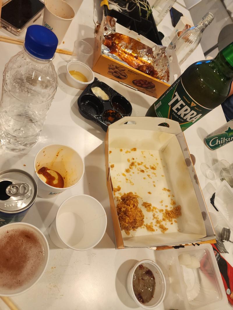 히힣 재밌었당 중간에 빠져나온 많이 아쉽지만 사실 이게 반에 찍은 거라 한창 초중반 지나서부턴 노래 부르고 뭐하고 각자 놀고 떠들고 해서 난리였었다