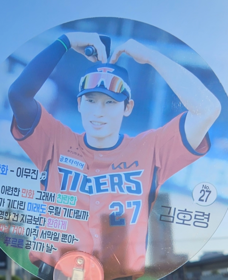 존나피곤하네 시발 어제도 늦게 자가지고 준수쿤 나올 소리를 너무 질름 내일은 가만히 뒤져잇어야겟다 월요일에 끌고 출근해야 돼서 야구는 족같앗지만 그래도 행복햇서요 그리고 저의