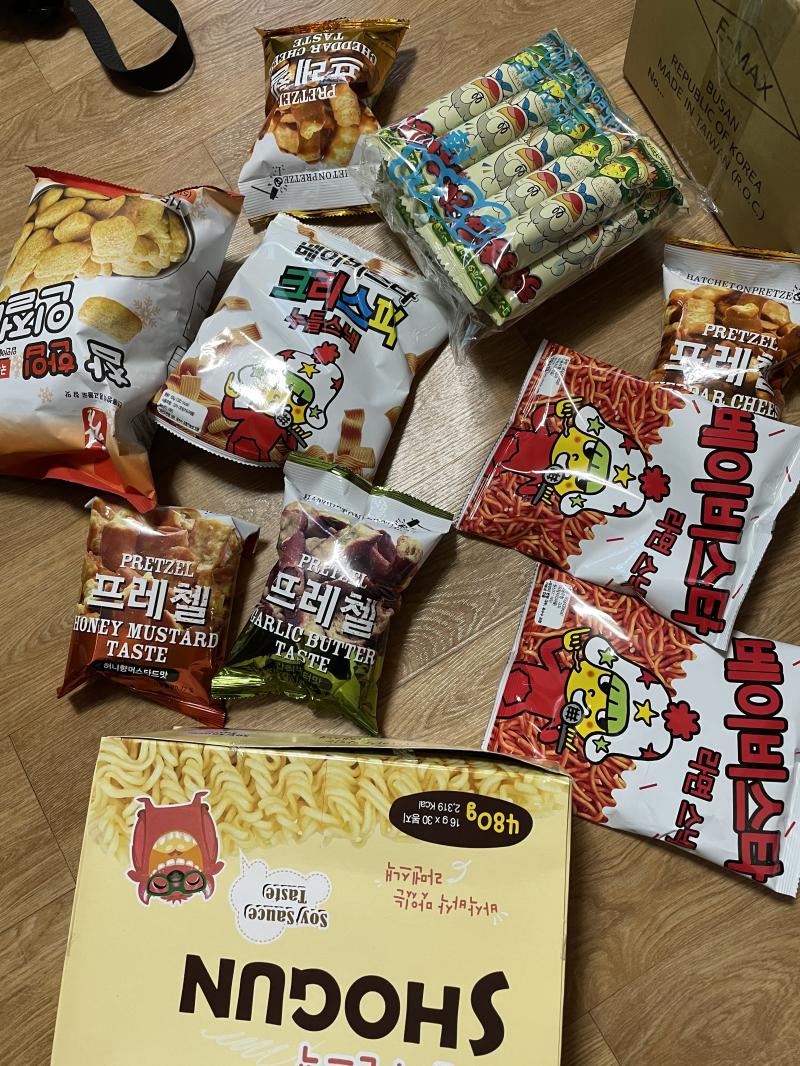 룸메랑 나랑 대책없이 샀음 맛있으면 된고 아니냐