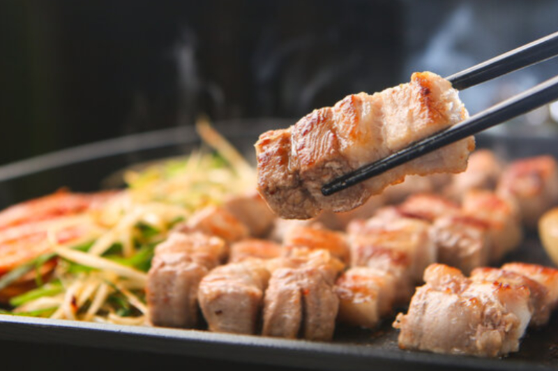 하겐다즈 로얄 밀크티 아니면 배라 그린티나 초코나무숲도 좋아하고 싼마이 아이스크림은 옥동자 좋아해 대패 삼겹살 vs 두툼 삼겹살