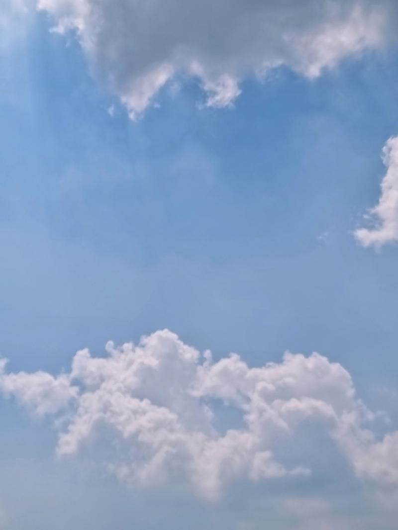 오늘은 진짜 좋다 도넛 구름 발견해서 찰칵