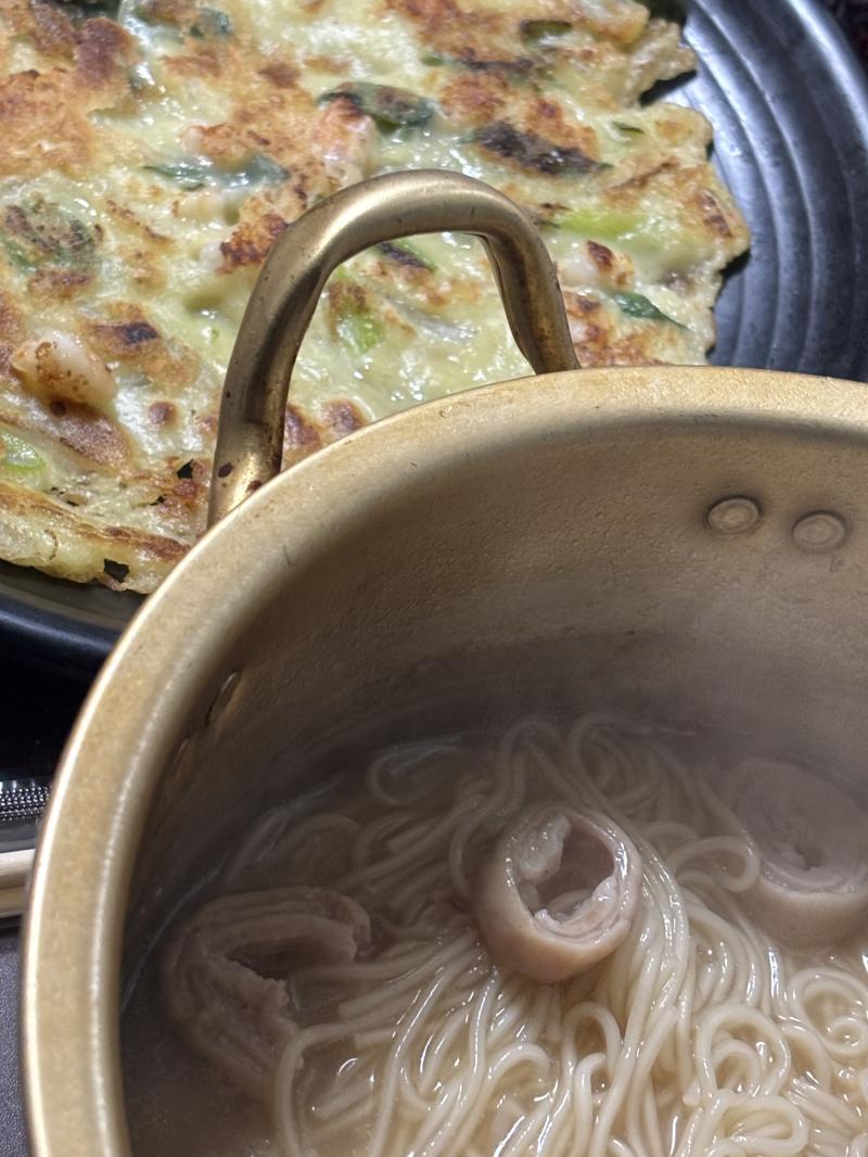 화해하고 곱창국수랑 새우전