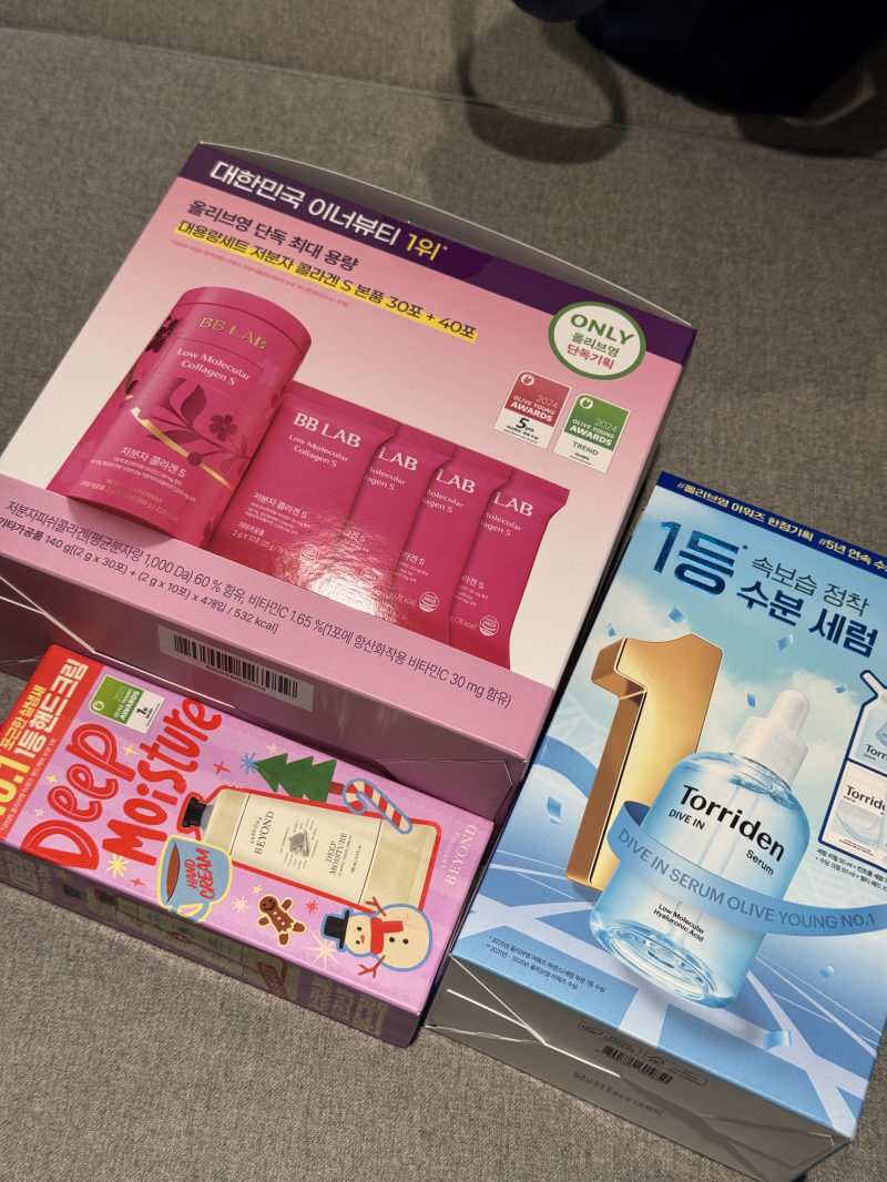올해 마지막 올영 세일이라 쓸어담았어 건조해서 크림 팍팍 쓰려고 가성비 토리든 담고 이너뷰티 챙겨먹는 비비랩 콜라겐 담고 핸드크림 필수 비욘드 핸드크림 까지 각자 마지막 올영세일